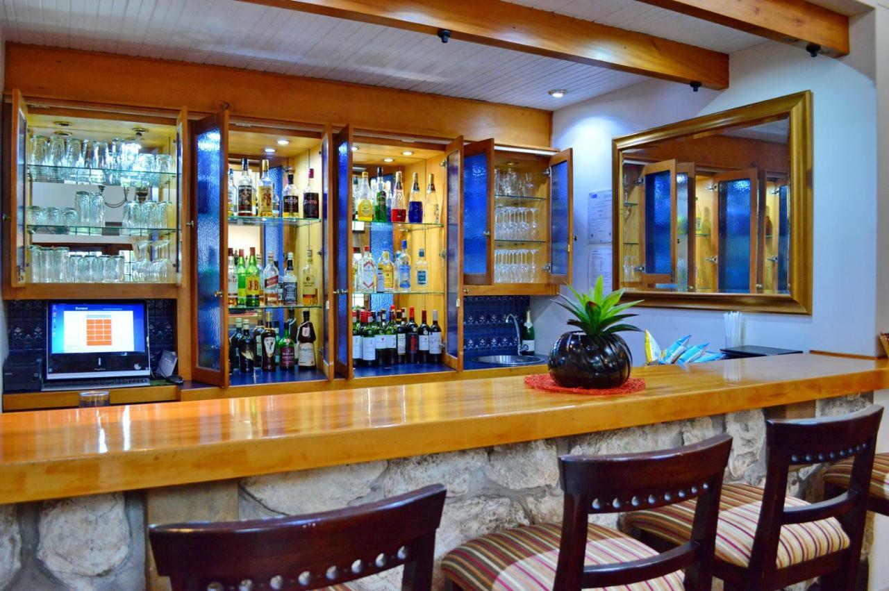Oakhurst Hotel George Buitenkant foto
